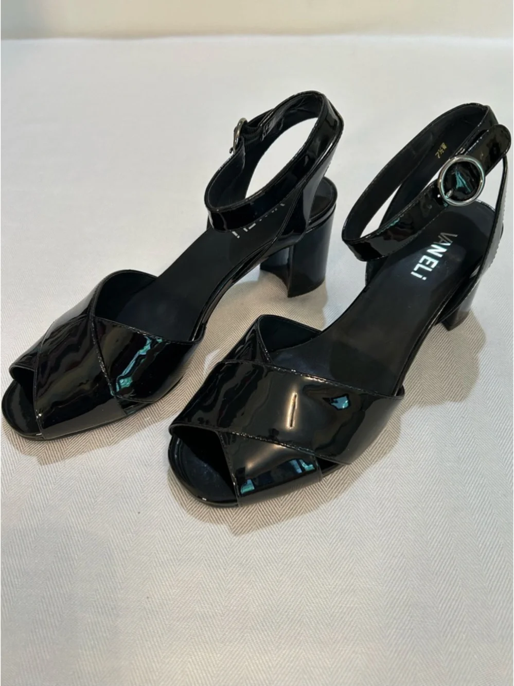Vaneli Leah Black Patent Leather Block Heel Ankle Strap Sandals NIB